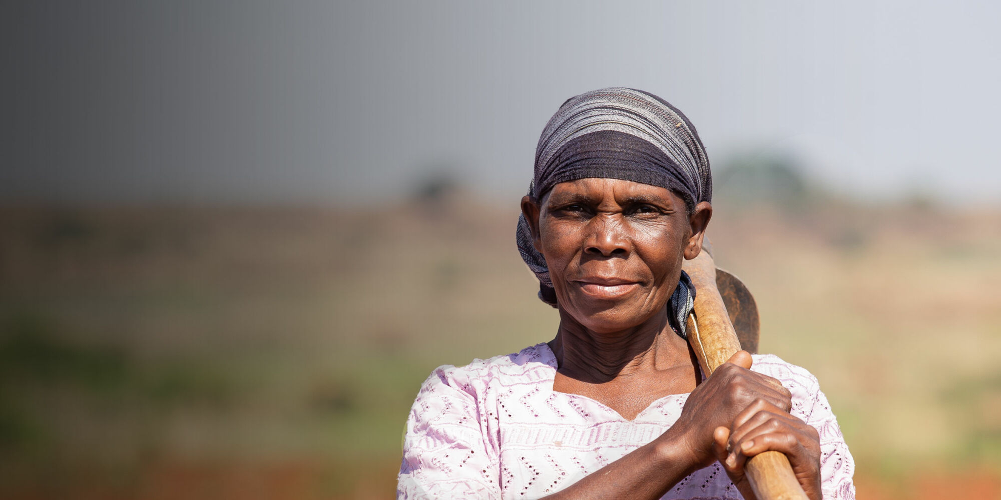 Bild på kvinnlig bonde i norra Moçambique.