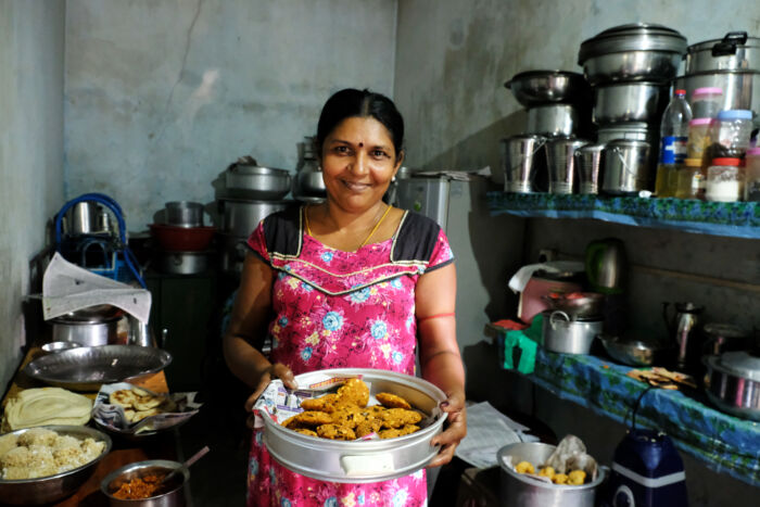 Pathmapriya i sitt kök. Foto: Amila Gamage.